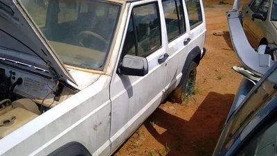 Marco de puerta delantera del conductor montado tipo vela se adapta a 84-93 CHEROKEE 237239 Foto 1 de 4