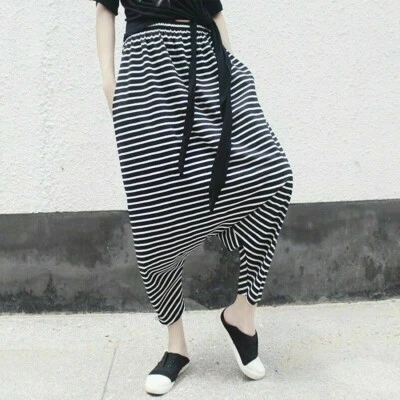 Calça harém feminina listrada preta e branca gota virilha cintura elástica - Imagem 1 de 4