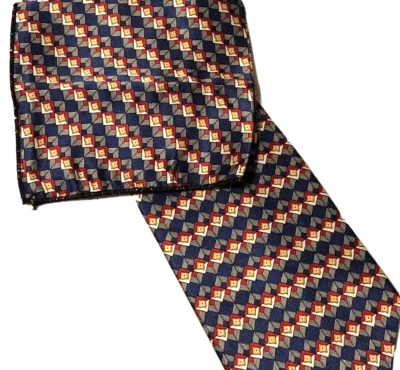 Carter & Holmes SEDA CORBATA Y PAÑUELO DE BOLSILLO Conjunto Geométrico Diamante Azul 56"x4" Foto 1 de 4