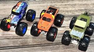 3 Monster Jam Trucks Fire Ice Grave Digger Shaker El Toro Loco 1:64 - Imagen 1 de 5