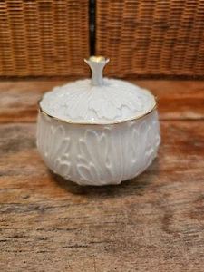 Lenox Cottage Candy Jar W/ Lid Embossed Leaf 24K Gold Trim USA - Picture 1 of 5