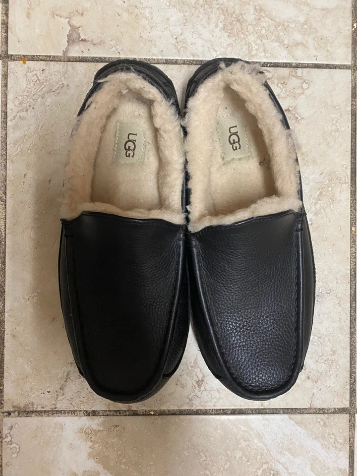 Zapatillas UGG Ascot 5379 de cuero negro forradas en piel de oveja para hombre talla 9 ligeramente usadas Foto 1 de 4