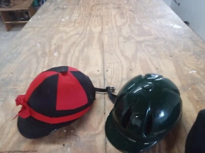 dos cascos de equitación con cubiertas extraíbles Foto 1 de 3