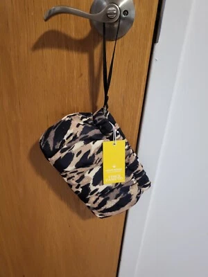 Bolsa Harlo de náilon Vince Camuto - Camo estampa de leopardo lavável (nova) - Imagem 1 de 4