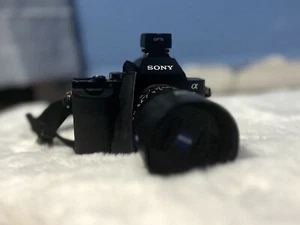 Sony A7S with battery - Zeiss Loxia 50mm/f2 - Picture 1 of 4