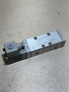 DDR Orsta Pneumatik Wegeventil TGL 20712 B8-B 220 V WS 2,5mm  TGL 20710 #AS-K10 - Picture 1 of 9