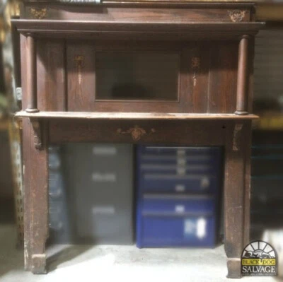 Abrigo de pino vintage y sobre abrigo, columnas, 78"H x 67"W Foto 1 de 4