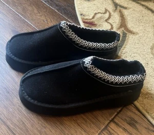 Women's SZ 10 Ankle Slippers Platform Mini Boot Faux Fur Warm Mules Cozy Black - Picture 1 of 8