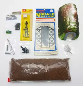 Lote de piezas de maqueta de tren, suministros, paisaje, aserrín, túnel, vía, etc. - Imagen 1 de 11