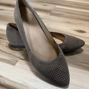 Vionic Womens Gem Posey Flats Shoes Suede Slip On Perforated Taupe Size 7 Point - Picture 1 of 8