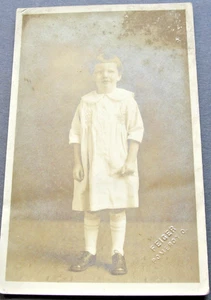 Young Girl- 1915 -Real Photo Postcard (RPPC)-Artura (1910-1924) . - Picture 1 of 5