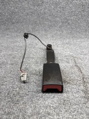 Fivela de cinto de segurança lateral esquerda para motorista Dodge Journey 2011-2020 COR PRETA - Imagem 1 de 4