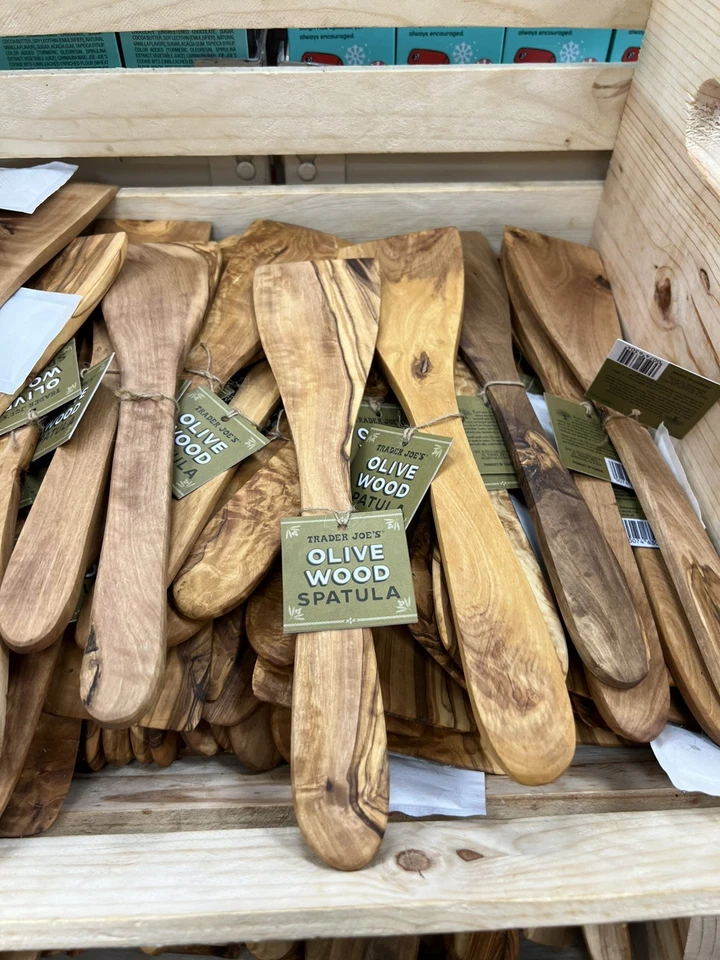 Juego de 2 espátulas artesanales de madera de olivo Trader Joe's nuevas con etiquetas Foto 1 de 1