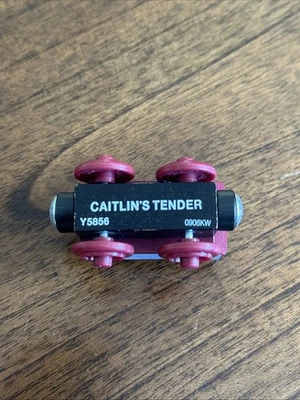 CAITLIN's Tender - Motor aerodinámico ferroviario de madera Thomas & Friends Y5856 2012 Foto 1 de 4