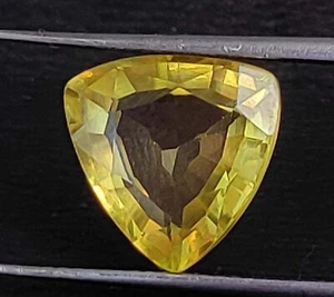Flawless 5.80 CtNatural Yellow Sapphire Certified Trillion Montana LooseGemstone - Picture 1 of 6