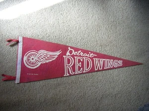 1970 NHL SERVICES DETROIT RED WINGS NHL HOCKEY PENNANT FLAG NICE WITH STREAMERS - Picture 1 of 5