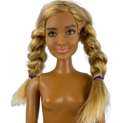 Muñeca Barbie de moda talla grande bronceada cabello rubio Mattel años 2000 Foto 1 de 4