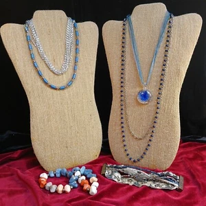 Konvolut verschiedene Stile Längen blau silber Halsketten Armbänder insgesamt 7  - Bild 1 von 15