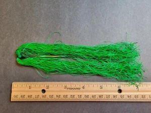 Hank Small HOT KELLY GREEN Round Rubber BUG FLY LEGS Fly Tying & SALTWATER - Picture 1 of 2