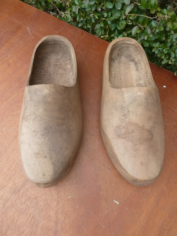 Ancienne paire de sabot pour déco de chalet art populaire de Savoie Queyras - Photo 1/1