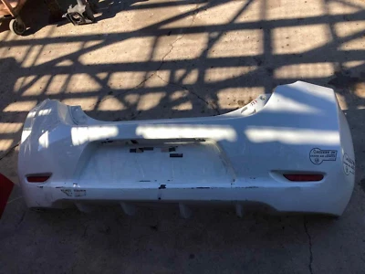 Cubierta de parachoques trasero Nissan Leaf 2011 hatchback código de pintura QX1 Glacier Pearl Foto 1 de 4