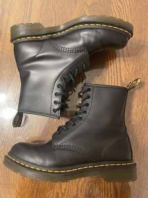 Dr. Martens 1460 Women's Original Smooth Leather Lace Up Boots - Black Size 8 - Image 1 of 4