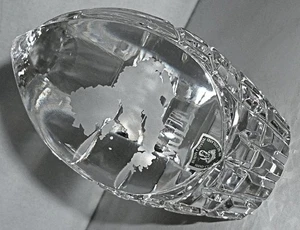 PRETTY VINTAGE RETRO CLEAR BURNS CRYSTAL GLASS ISLE OF MULL EGG PAPERWEIGHT - Picture 1 of 10