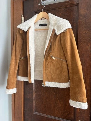 Chaqueta de gamuza Zara sherpa talla pequeña Foto 1 de 4