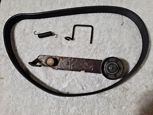 John Deere TRS21 Tensioner Assembly w/ Pulley & Belt M127732 M127728 M127729 - Picture 1 of 5