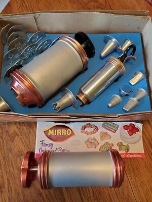 Juego de prensa de galletas Mommy and me, libro de recetas Mirro, Navidad, Wearever Spritz Foto 1 de 2