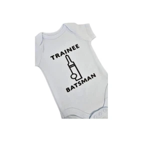 Cricket Baby Grows-Trainee Bateador-Baby Grow-Baby Shower Regalos-Bebé Regalos de Navidad - Imagen 1 de 22