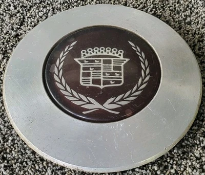 🇺🇲 1989 - 1991 Cadillac Seville Machined With Red center wheel center cap OEM - Image 1 of 3