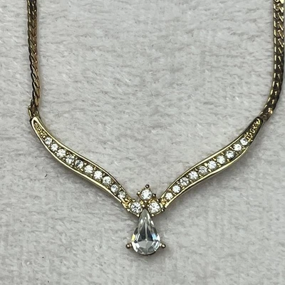 Collar Christian Dior Auténtico Vintage Chapado en Oro en Forma de V Estrás Foto 1 de 4