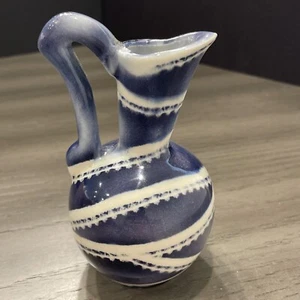 Vintage handgefertigter Mini Keramik Krug blau & weiß mit Spitzendetails - Bild 1 von 10