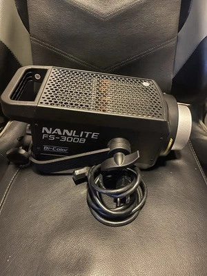 Nanlite FS-300B LED Monolight 2700K-6500K Bi-Color - Image 1 of 4