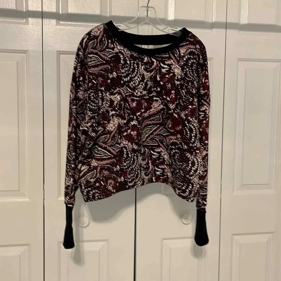 Moletom Joie cropped floral gola larga 100% algodão furos para polegar GG usado - Imagem 1 de 4