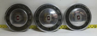 Tapacubos usados OEM GM 15" 22511581 1980-81 Oldsmobile 88 98 Custom Cruiser (3555) Foto 1 de 4