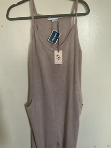 Nude colored oversized romper w/ pockets - Picture 1 of 3