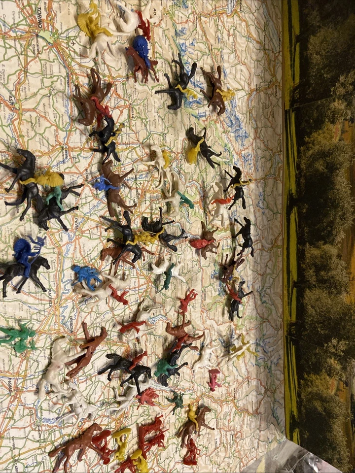 Piccolo Lotto Soldatini scala 1/72 BARAVELLI serie Western ( Vari Soggetti) - Immagine 1 di 4