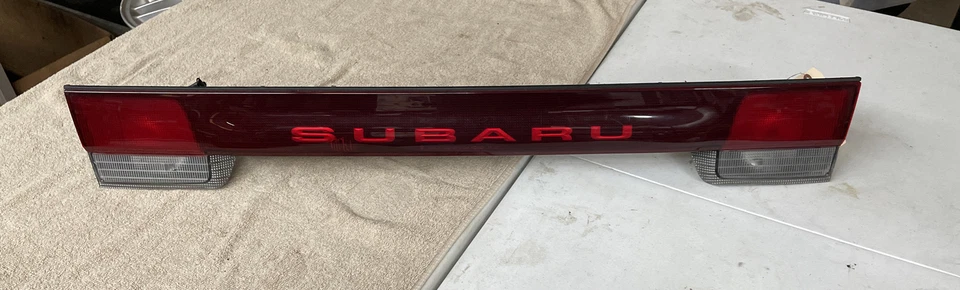 95-99 SUBARU LEGACY TRUNK TAIL LIGHT TAILLIGHT CENTER LAMP oem - Image 1 of 4