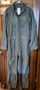 Monos voladores USAF para hombre verde aramida resistente al fuego talla 42 regular OD CWU-27/P - Imagen 1 de 5