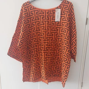 New Collection Relaxed Greek Key Pattern orange Top, One Size New With Tags - Picture 1 of 3