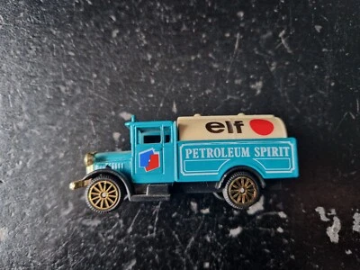 Corgi ELF PETROLEUM SPIRIT Morris Truck - Image 1 of 3