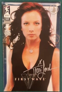 Traci Lords First Wave Signed Autographed RARE Collectors Pack Booklet - Picture 1 of 2