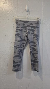 Athleta Mädchen Chit Chat Capri Leggings grau Tarnmuster Größe Medium 8-10 - Bild 1 von 10