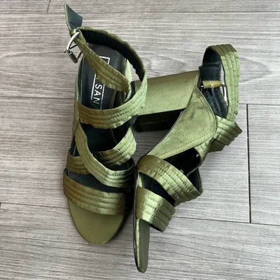 Tacón Gabby Sol Sana con tiras en verde bosque satinado talla EU38 / W7 Foto 1 de 4