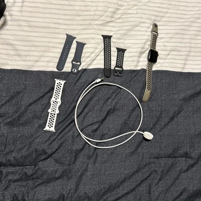 Apple Watch SE In New Condition 40mm - Image 1 of 4