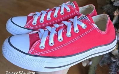 Zapatos Converse CTAS rojos unisex de caña baja, talla 7 para hombre/9 para mujer Foto 1 de 4