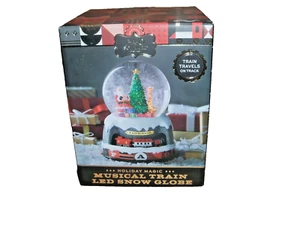 FAO Schwarz Holiday MAGIC MUSICAL Train LED Snow Globe Nuevo en caja - Imagen 1 de 2