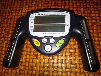 Портативный ручной монитор потери жира в организме ИМТ OMRON HBF-306CN протестирован и работает - Изображение 1 из 4